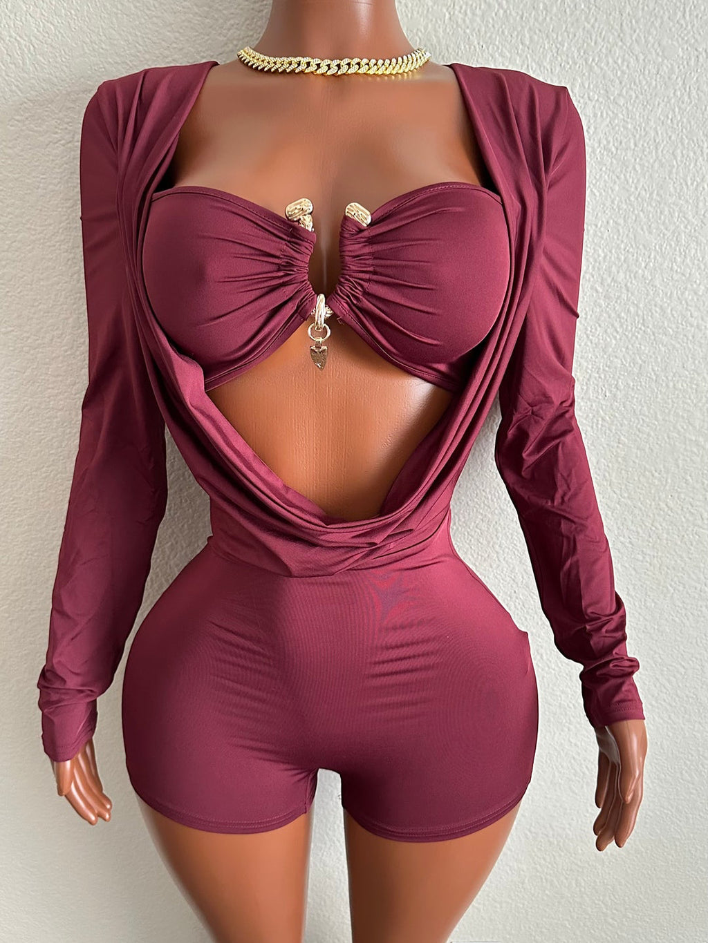 OUT IN CABO ROMPER:MAROON